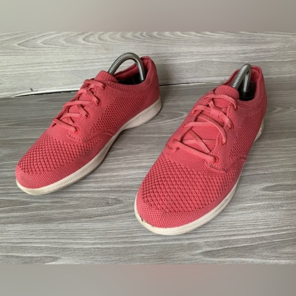 Skechers GOwalk Size 8.5 Washable Knit Slip-On Sneakers Sweet Blooms Pink